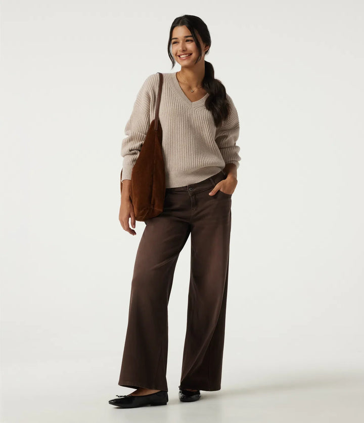 Z dekoltem V z opuszczonym ramieniem z długim rękawem sweter na co dzień