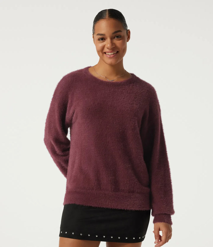 Z okrągłym dekoltem i długim rękawem sweter na co dzień